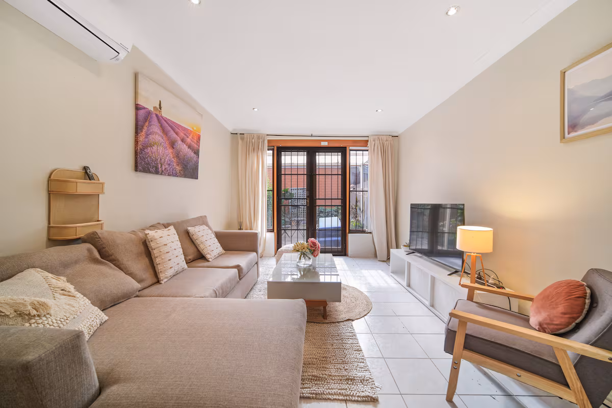 2BR City Fringe Terrace w/ Courtyard in Redfern